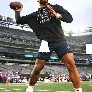 Dallas Cowboys Crucial Catch Club Black Hoodie